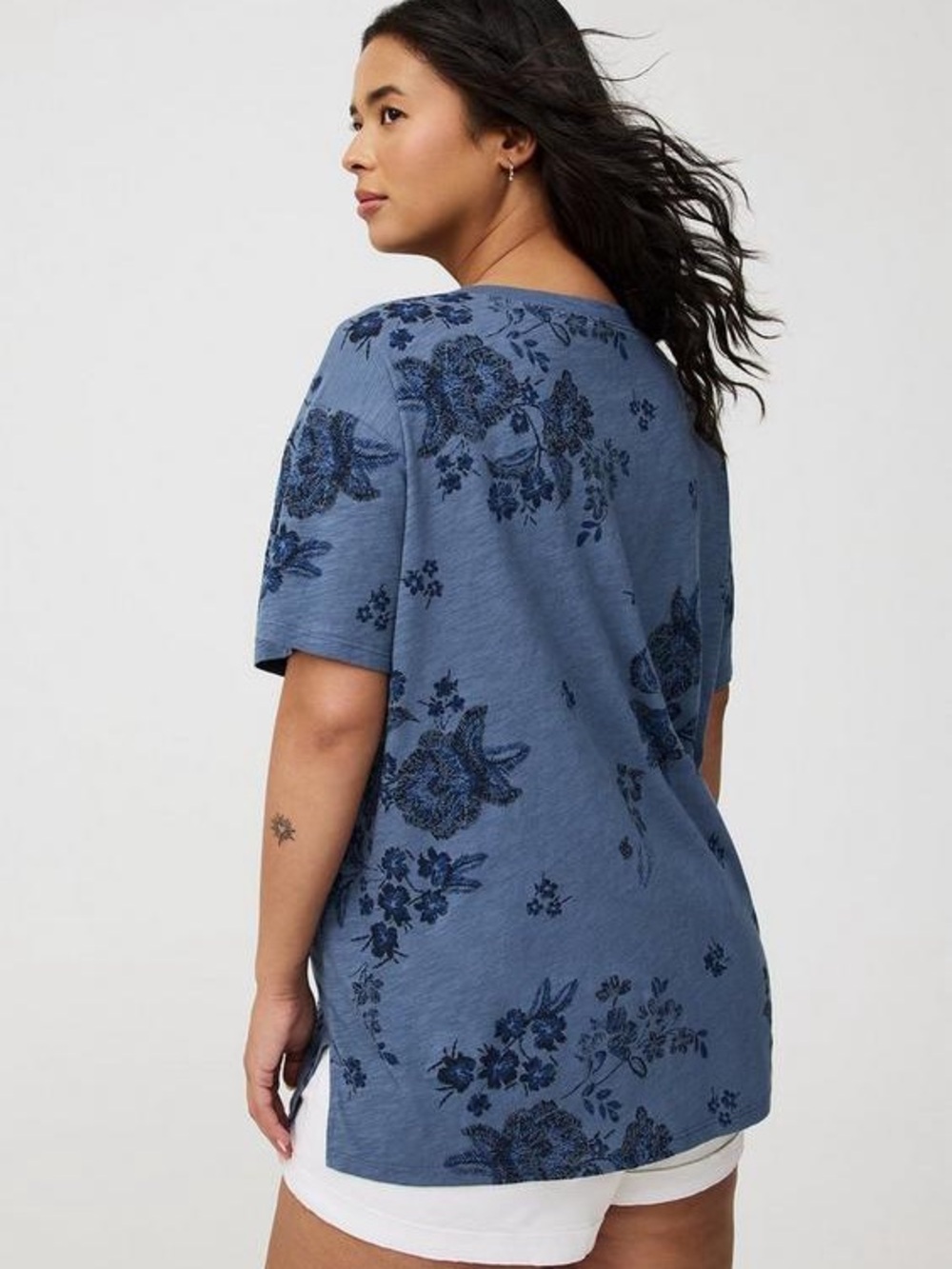 Torrid China Blue Floral Heritage Slub Relaxed V-Neck Tee | Size 2X (18-20) - Picture 3 of 11